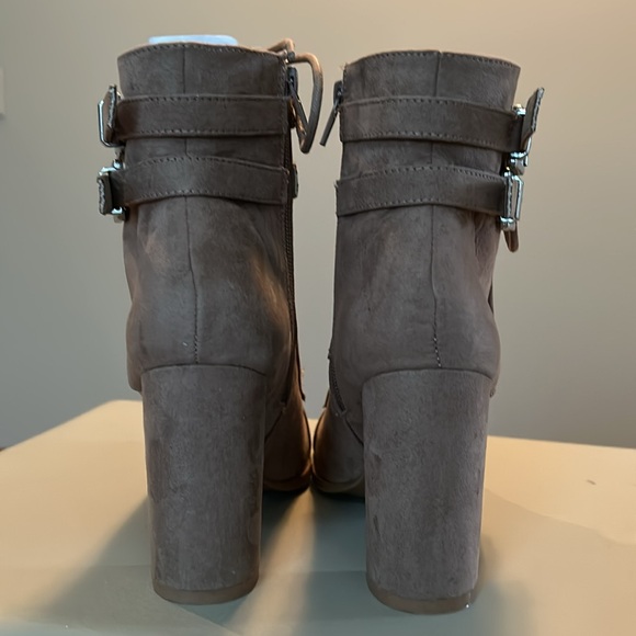Madden Girl Klaim Taupe Suede Booties - Size 7 - Picture 6 of 9